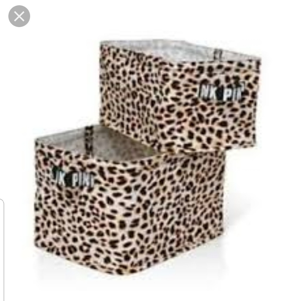 VS pink Cheetah bin set EUC no flaws